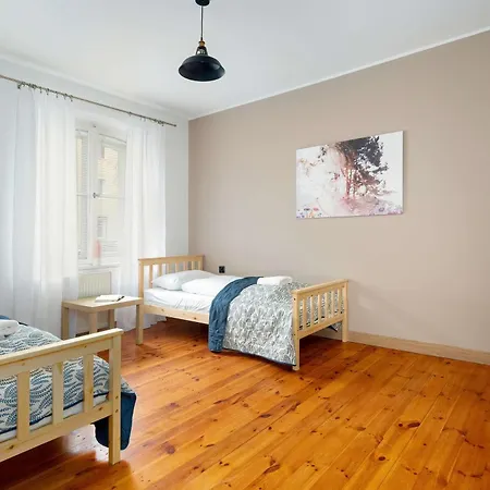 Family With A Remote Work Space In By Renters 波兹南