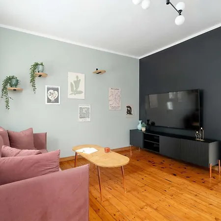 公寓 Family With A Remote Work Space In By Renters 波兹南
