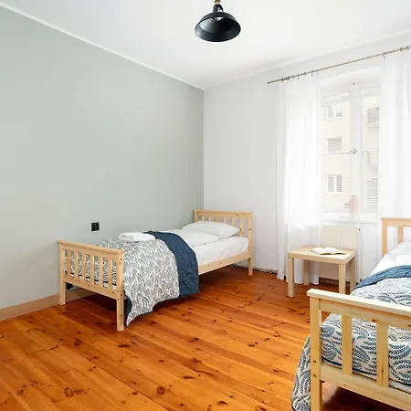 Family With A Remote Work Space In By Renters 波兹南
