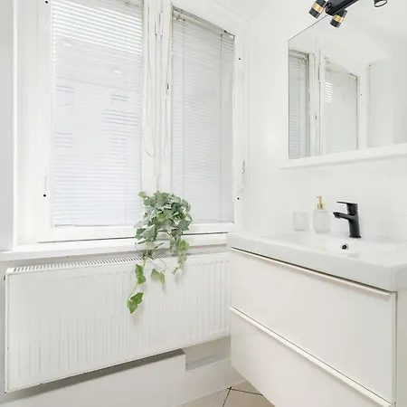 Family With A Remote Work Space In By Renters 公寓 波兹南