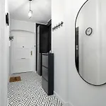 Family With A Remote Work Space In By Renters Appartamento *