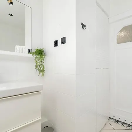 Family With A Remote Work Space In By Renters * 포즈난