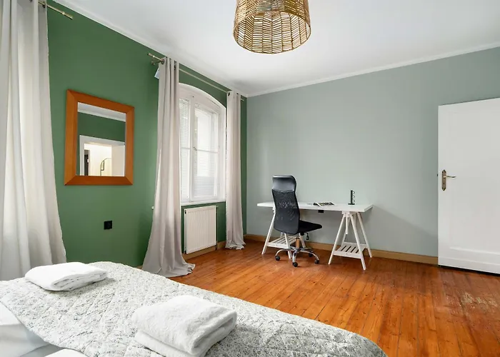 Family With A Remote Work Space In By Renters Apartmán